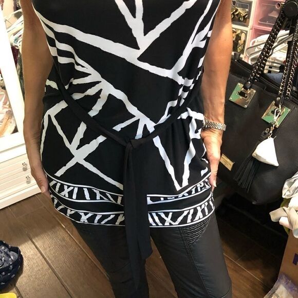 AGB black and white Belted top.Size S - Picture 6 of 6